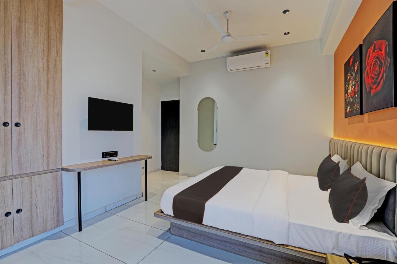 Hotel Lee Platinum Ahmedabad Eksteriør bilde