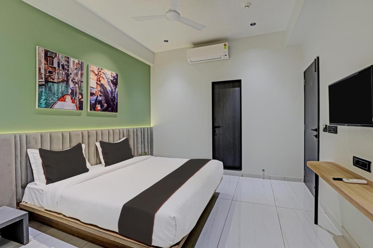 Hotel Lee Platinum Ahmedabad Eksteriør bilde